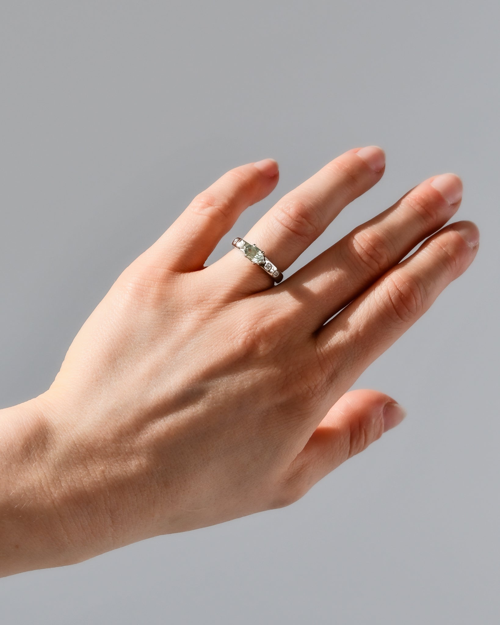 UME RING | MILKY GREEN MONTANA SAPPHIRE