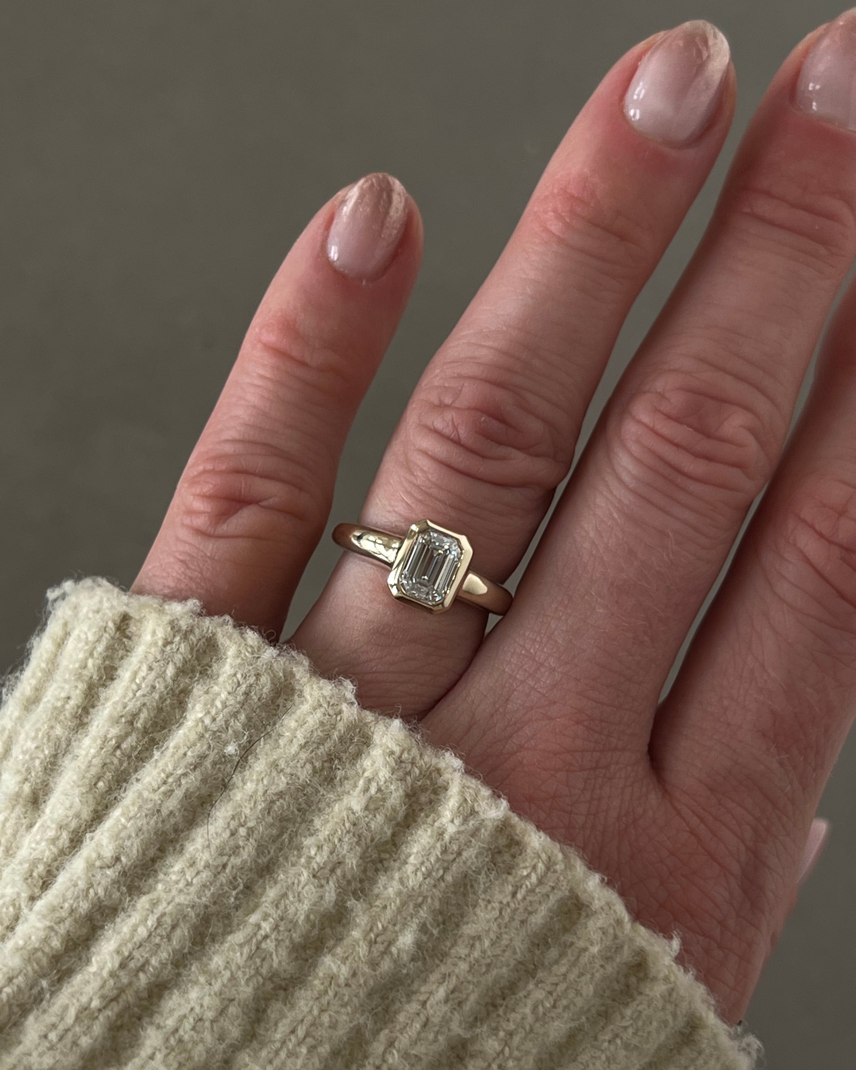 BUBBLE BEZEL SOLITAIRE