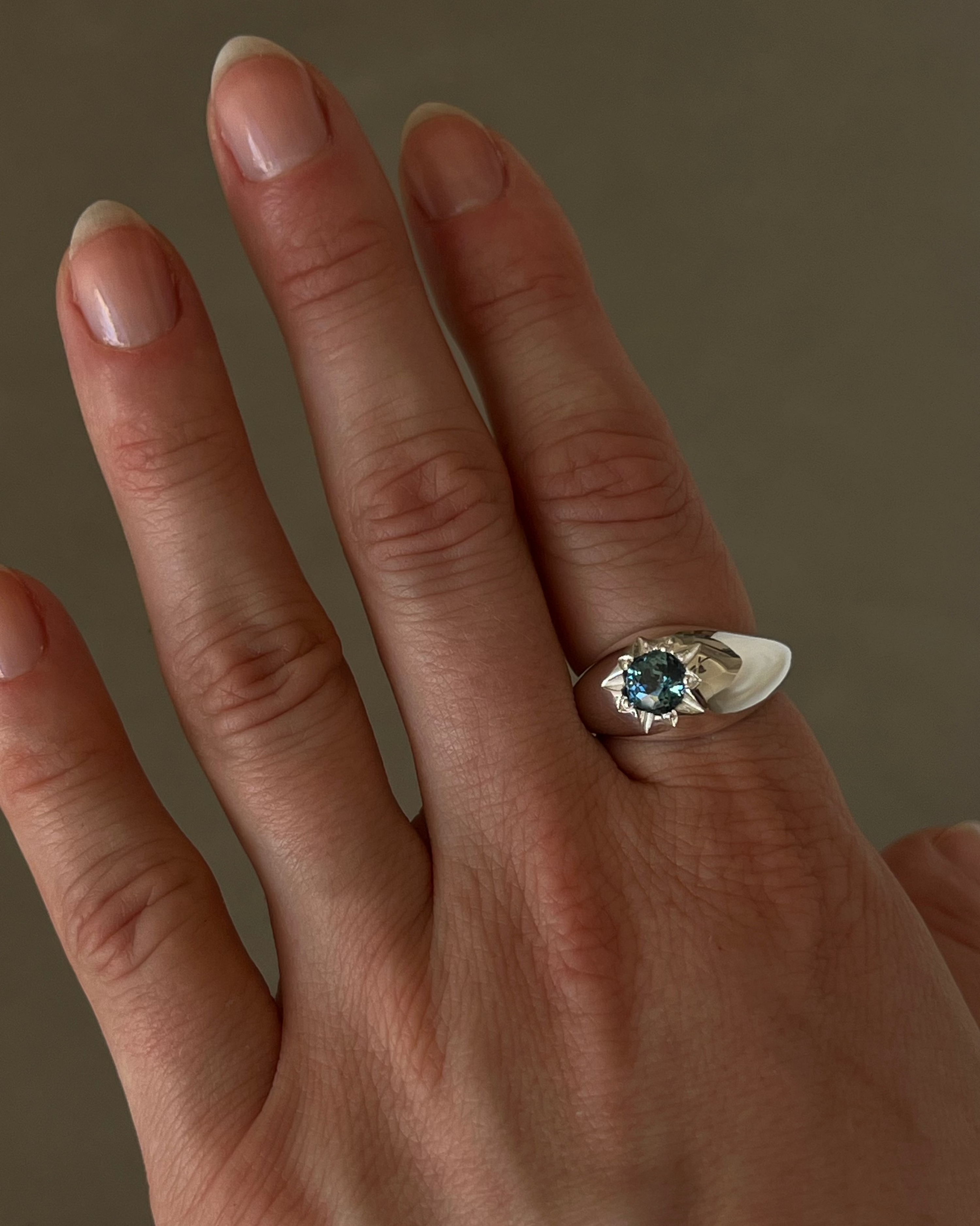 RING 103 | DEEP BLUE SAPPHIRE