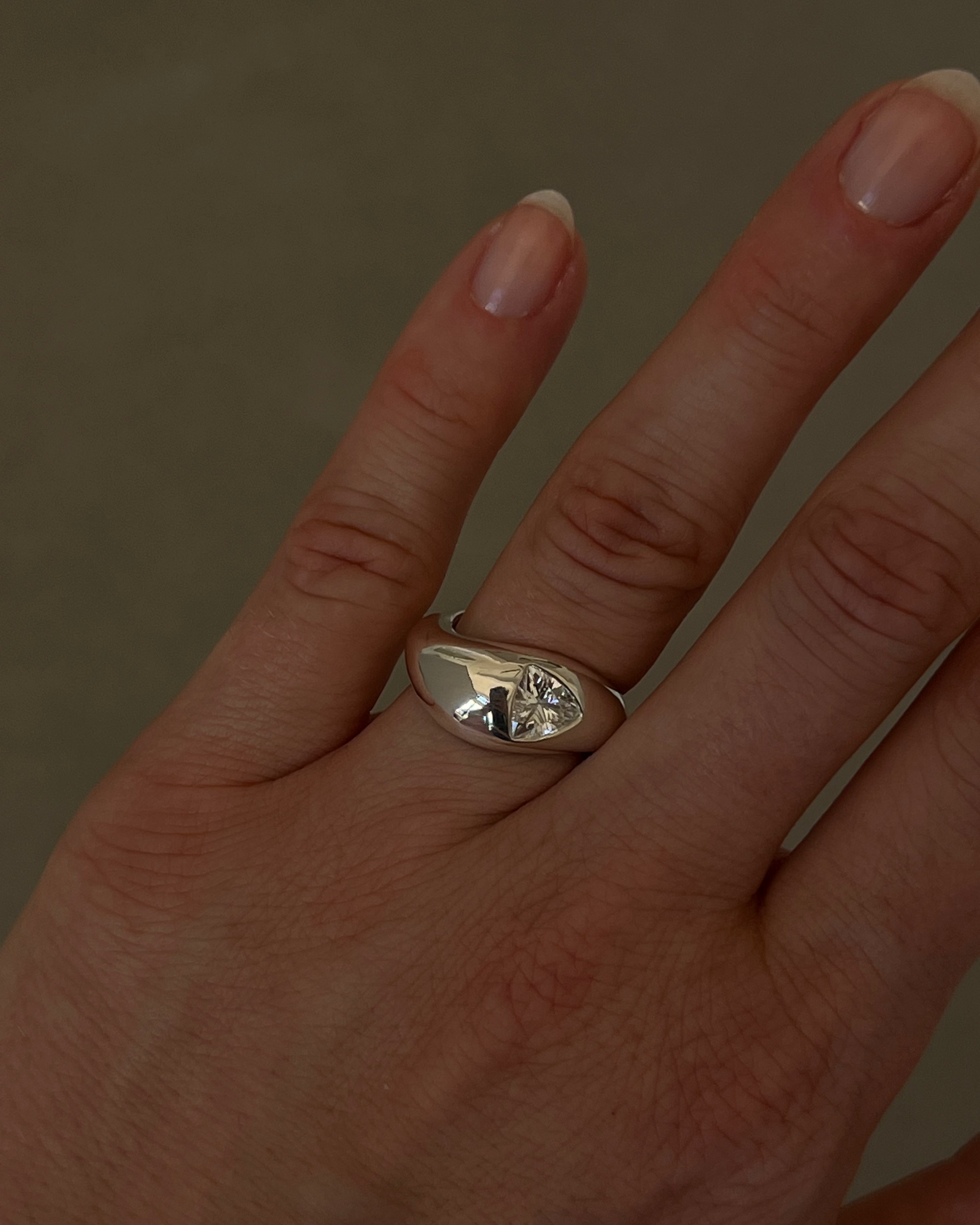 RING 106 | WHITE SAPPHIRE