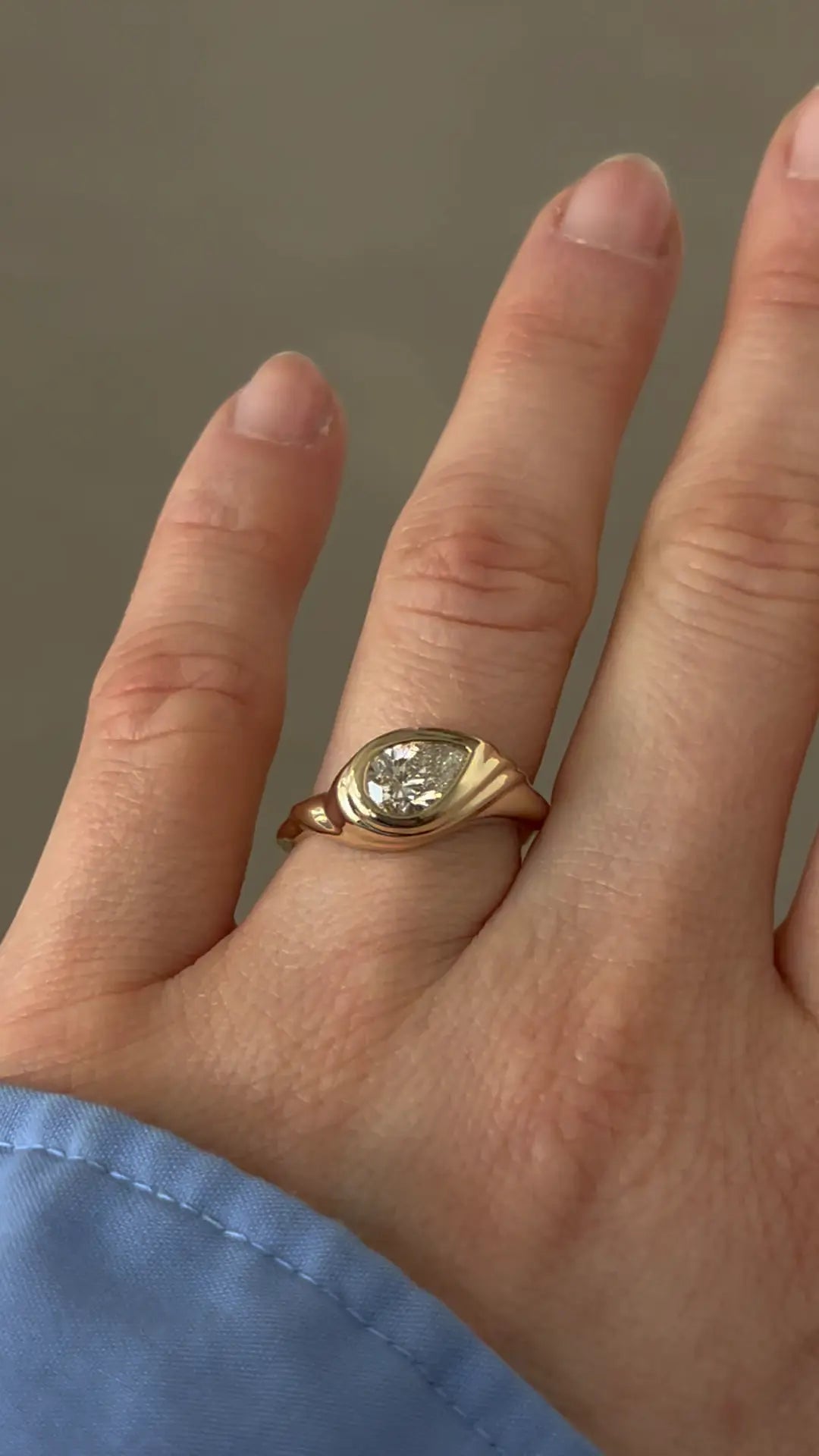 PEAR CUT CURRENT SOLITAIRE
