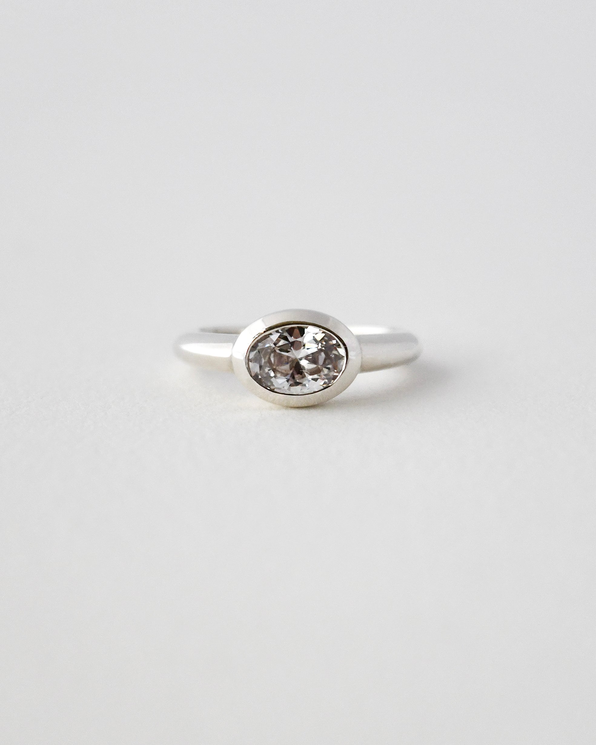 BUBBLE BEZEL SOLITAIRE