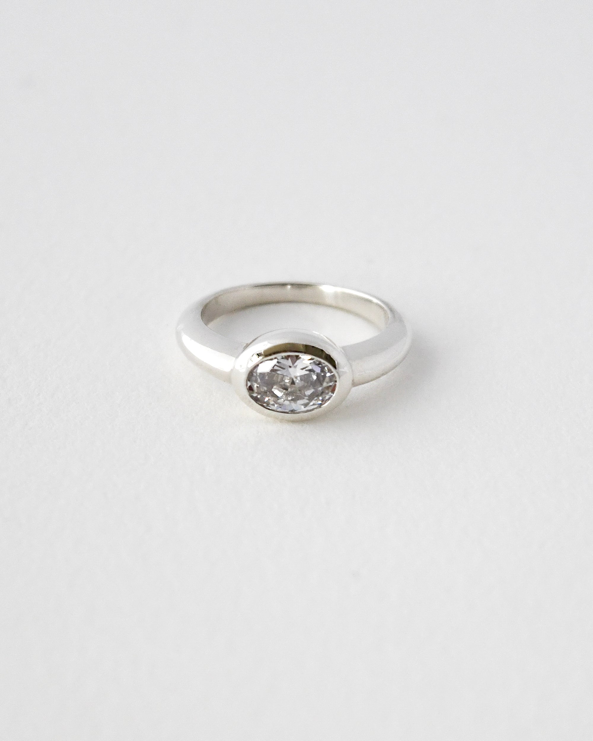 BUBBLE BEZEL SOLITAIRE