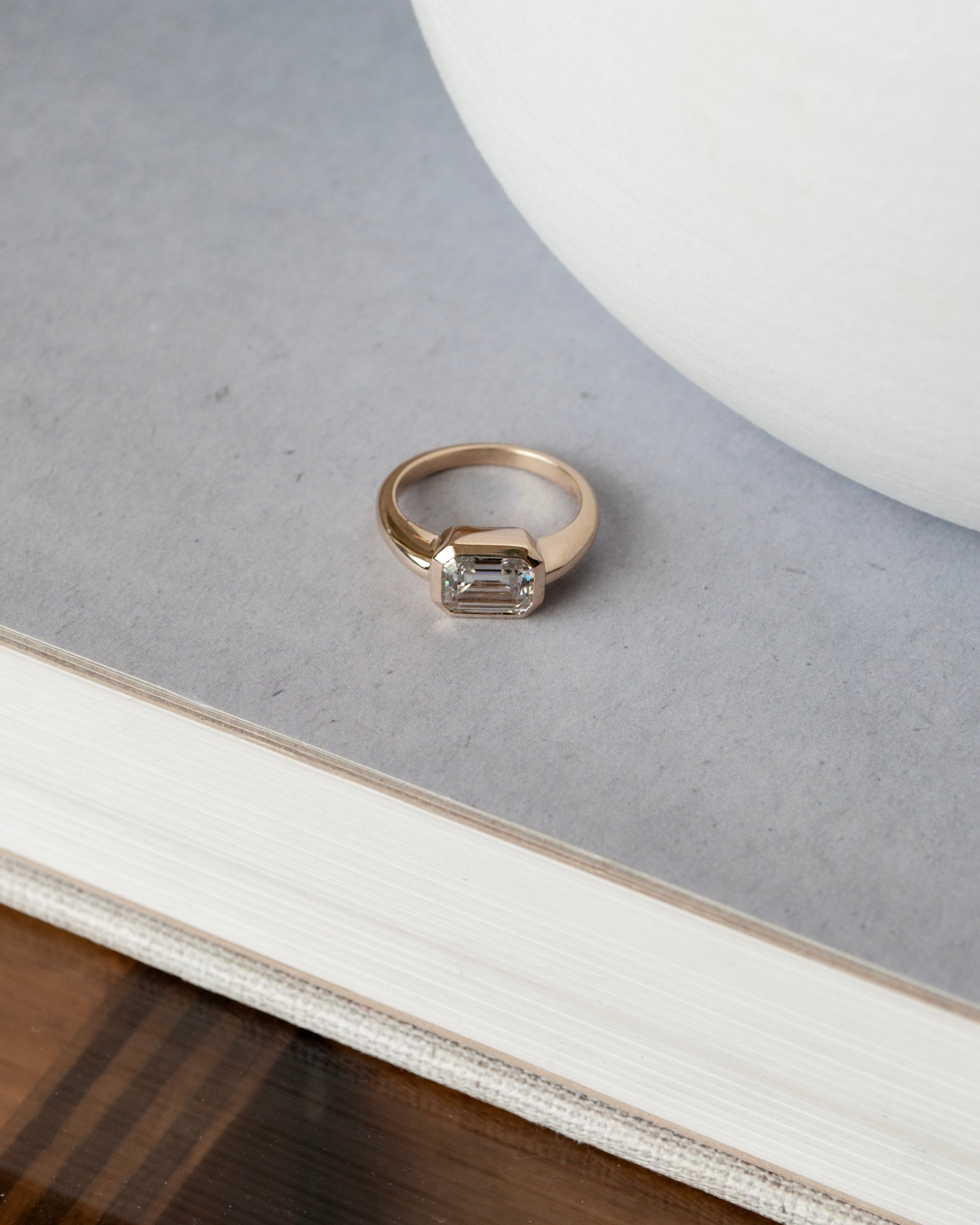 BUBBLE BEZEL SOLITAIRE