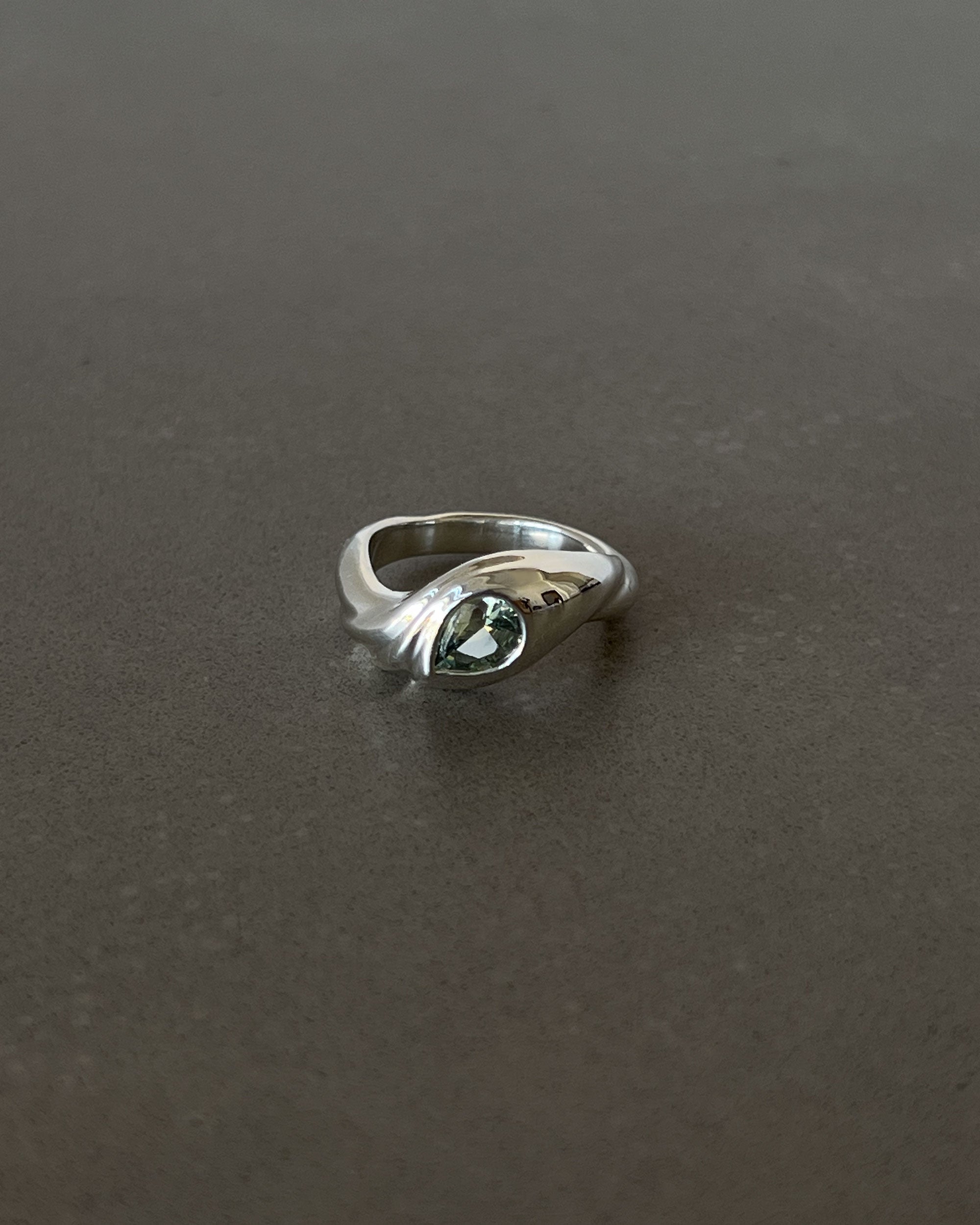 RING 101 | SOFT GREEN SAPPHIRE