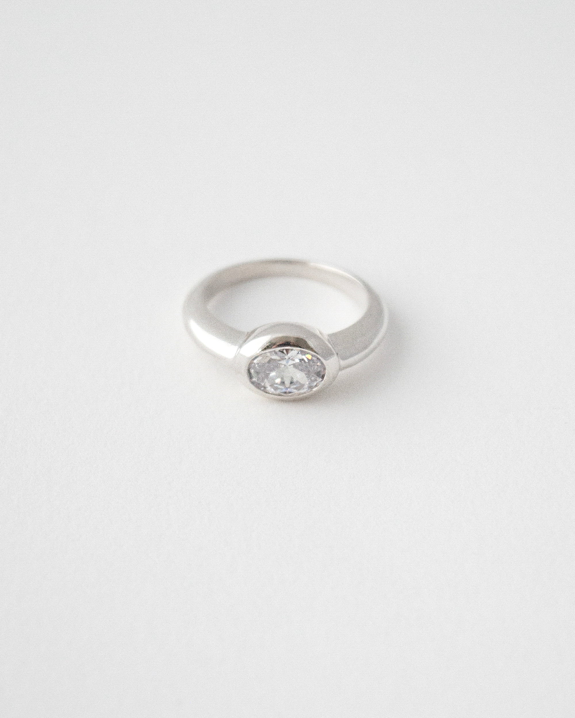 BUBBLE BEZEL SOLITAIRE
