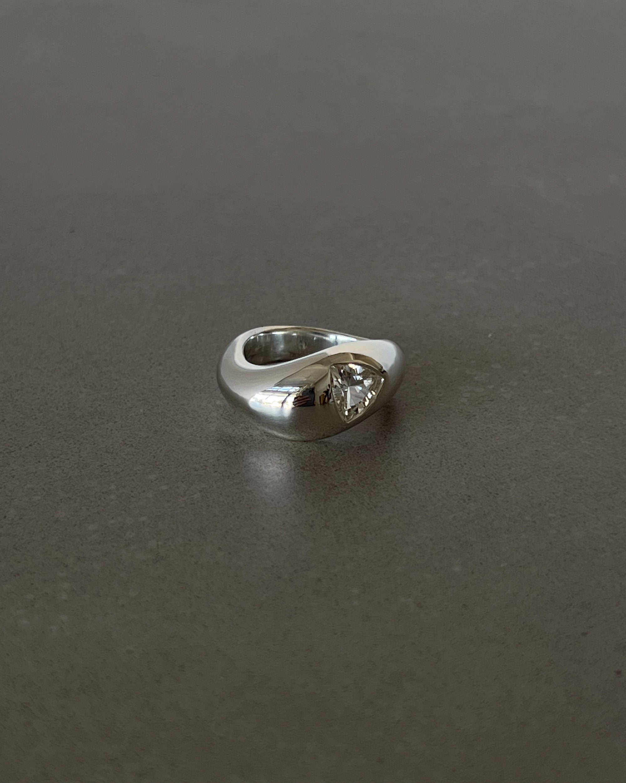 RING 106 | WHITE SAPPHIRE